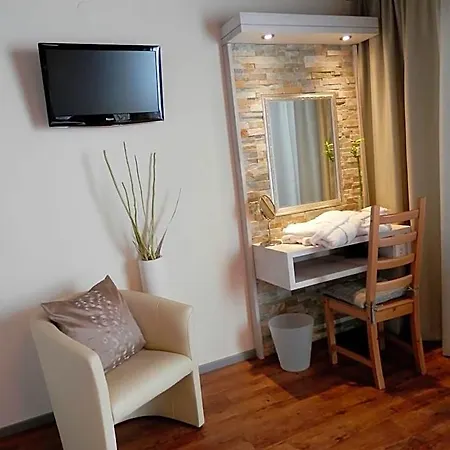 Dahoam By Sarina - & Hotel